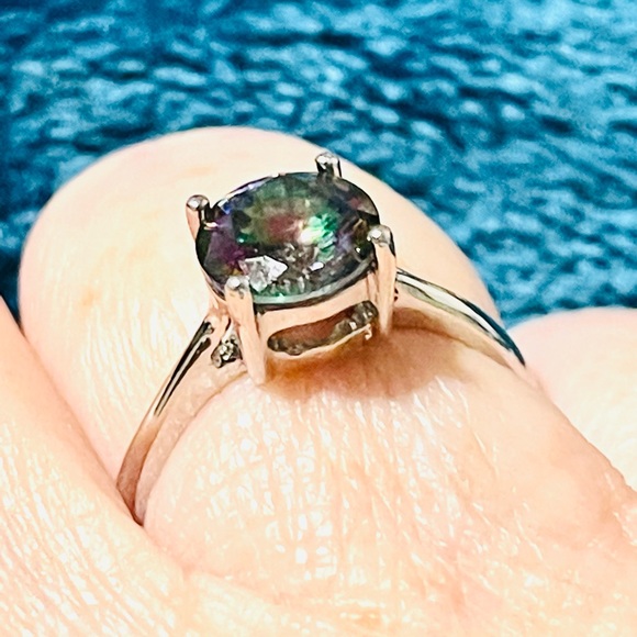 Mystic topaz ring Sterling silver Size 8 sparkly prismatic - Picture 2 of 6